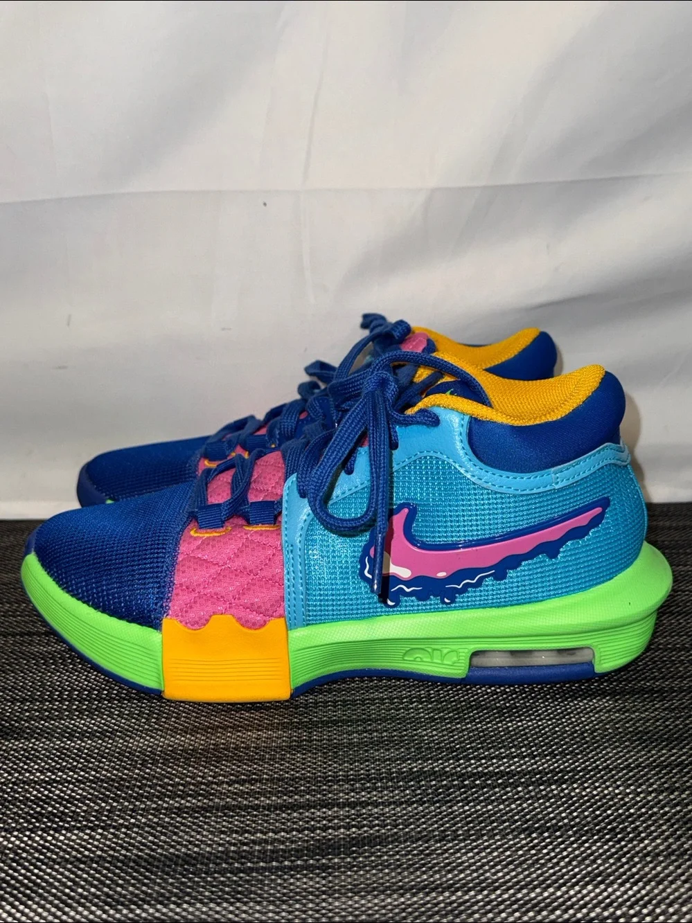 Nike LeBron Witness 8 